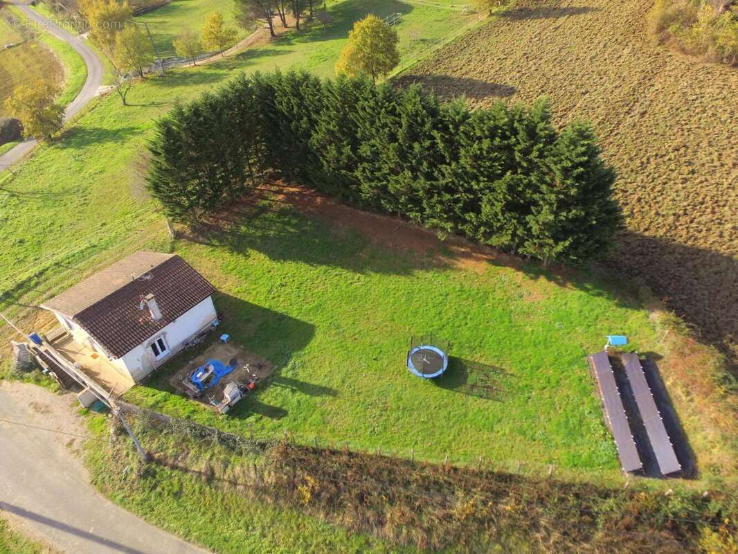 Photo 2 - Maison à LUSIGNAN-PETIT