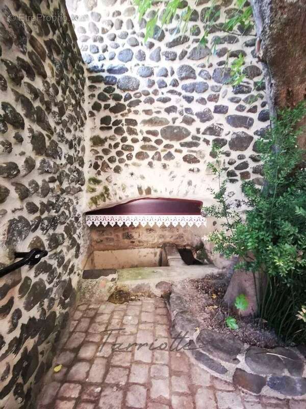 Maison à SAINT-MARTIN-SUR-LAVEZON