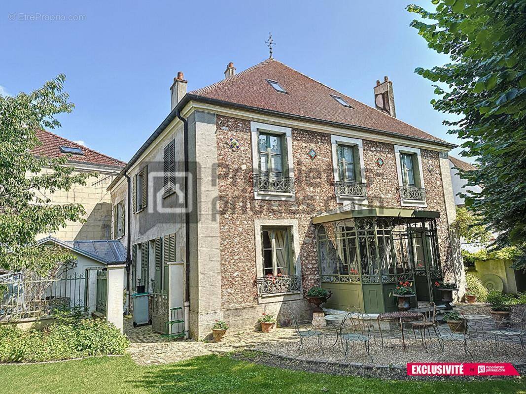 Maison à BRIE-COMTE-ROBERT
