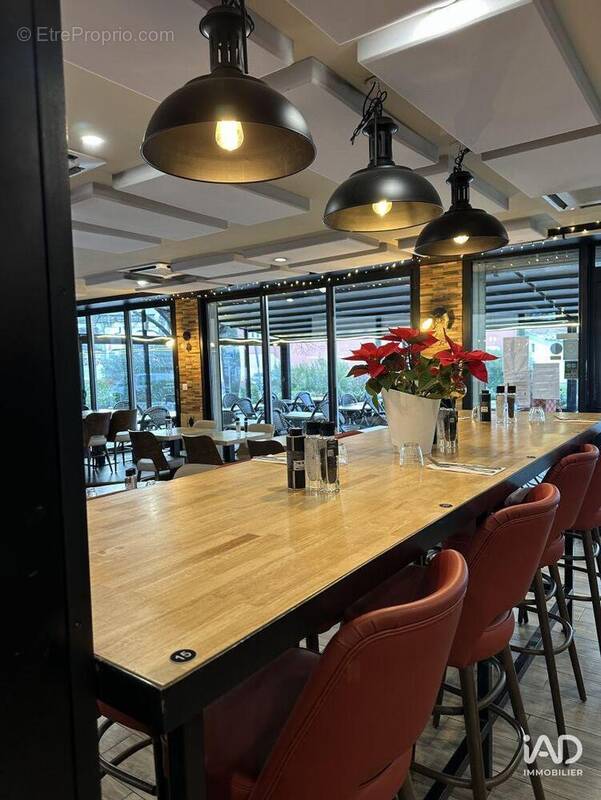 Photo 1 - Commerce à MAUBEC