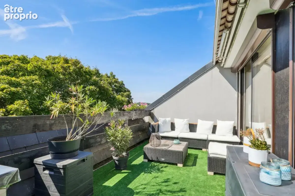 - 91830 le coudray-montceaux - duplex en dernier etage avec ascenseur - 30m2 de terrasses - sejour cathedrale - vue arboree sans - photo 2