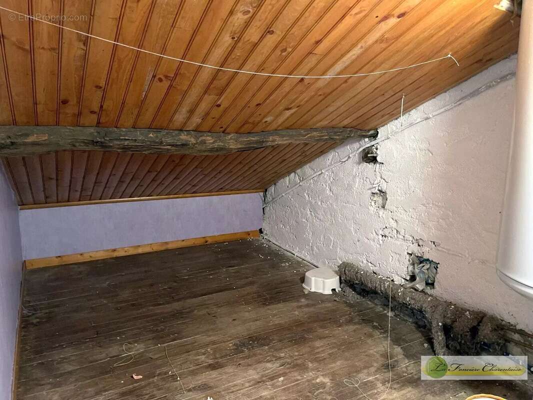 Maison 76 m² à Les Gours  - photo 12