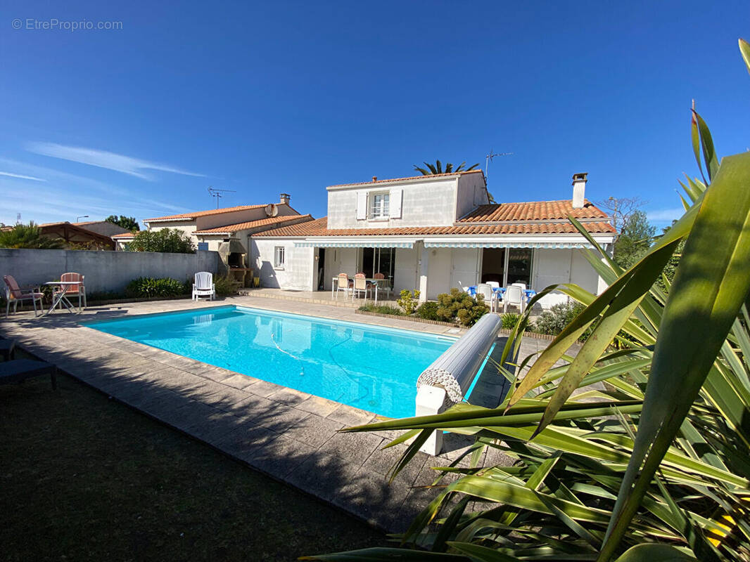 Maison à LA BREE-LES-BAINS