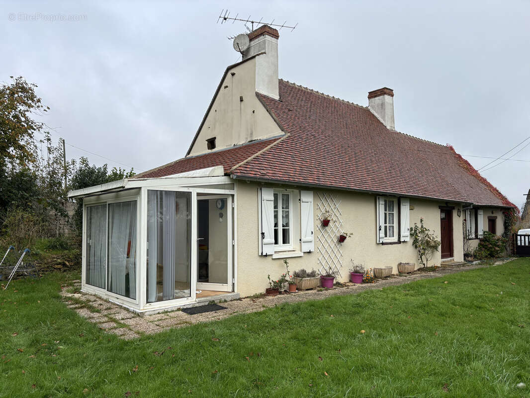 Maison à MONTGIVRAY