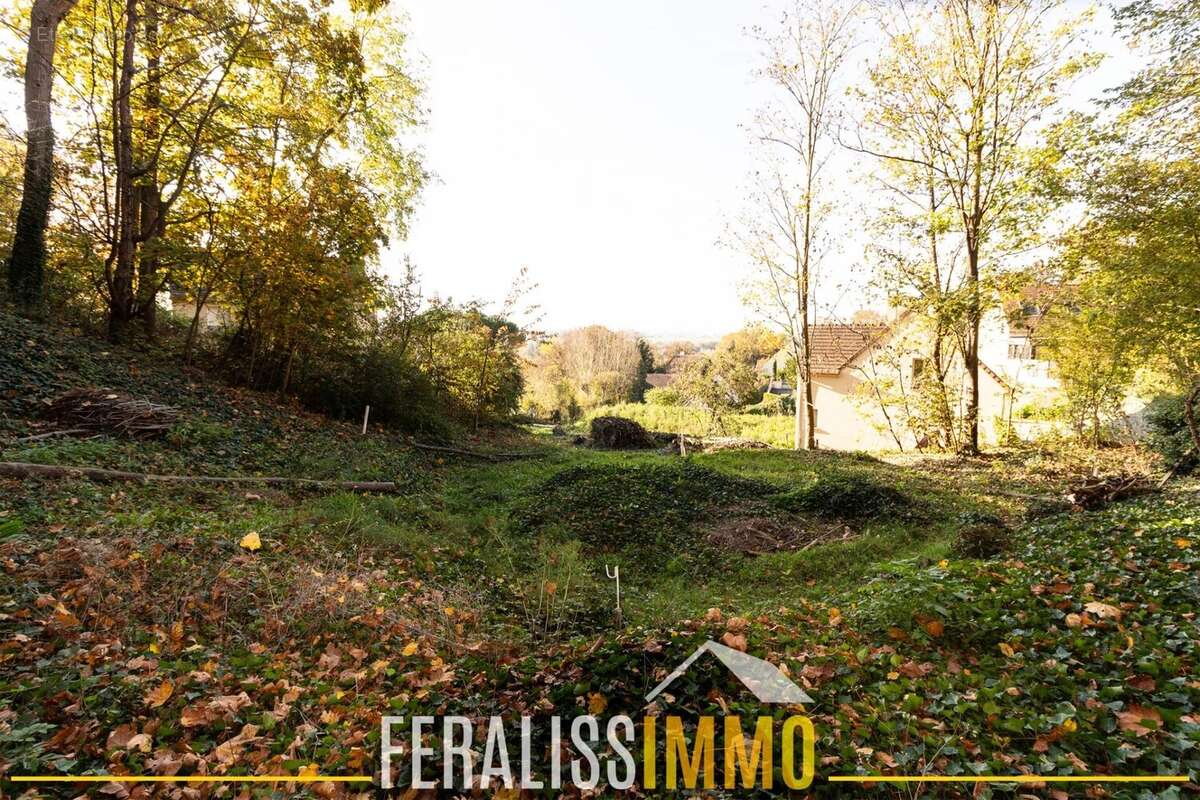 Terrain à VAUX-SUR-SEINE