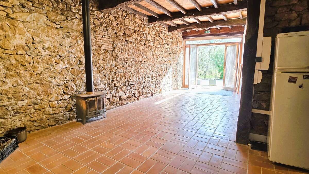 Maison de pierres renovee dans village de charme - photo 15