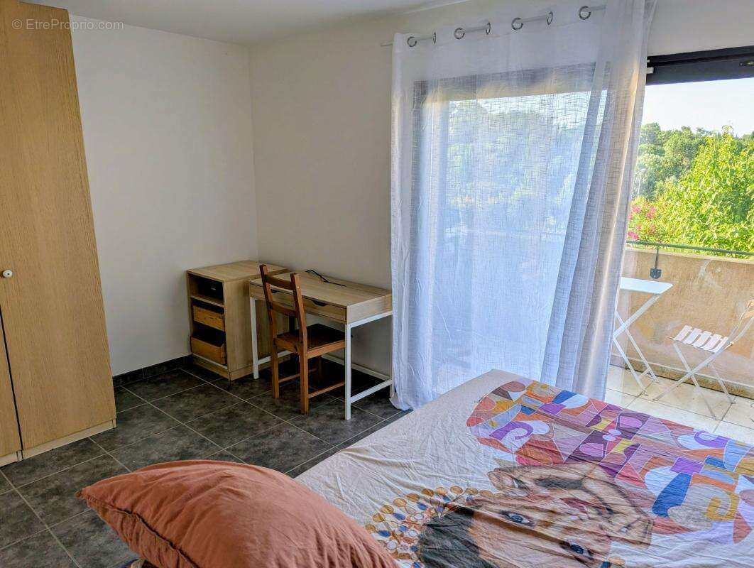 Duplex T3 63 m² à Aix (Les Granettes) avec terrasse, jardin et parking privatif - photo 7
