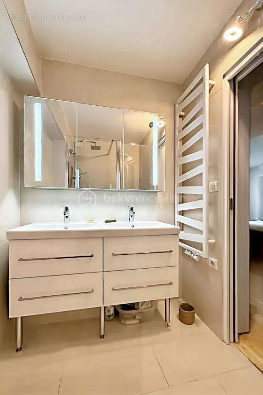 Appartement à PARIS-19E