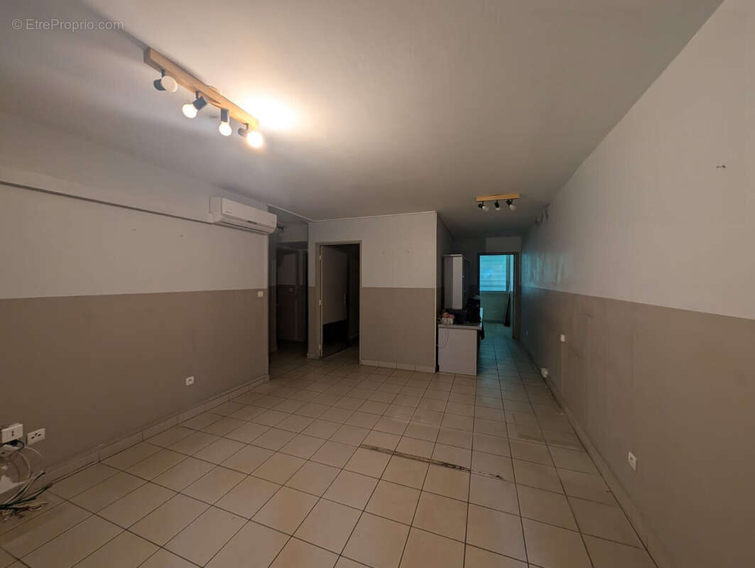 Commerce 78 m² à Saint-Pierre  - photo 9