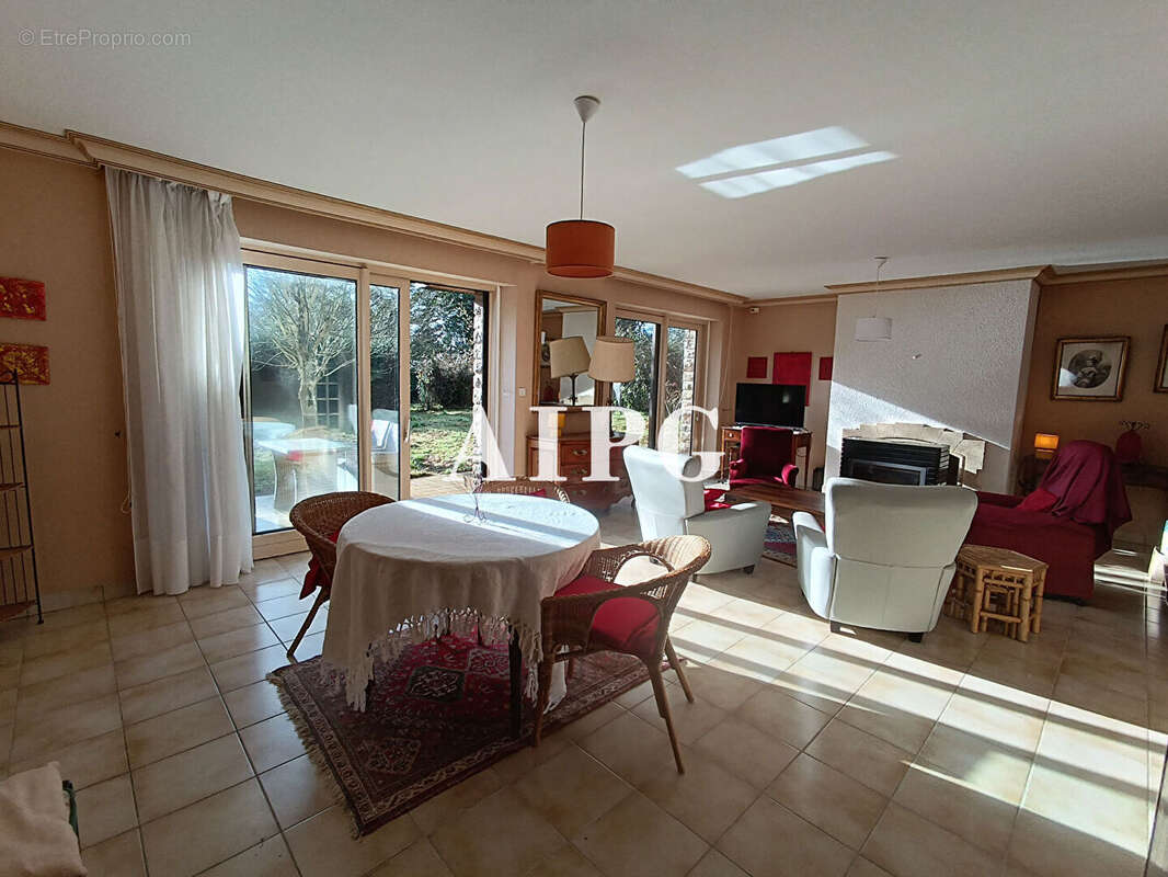 Maison à SAINT-NICOLAS-DU-PELEM