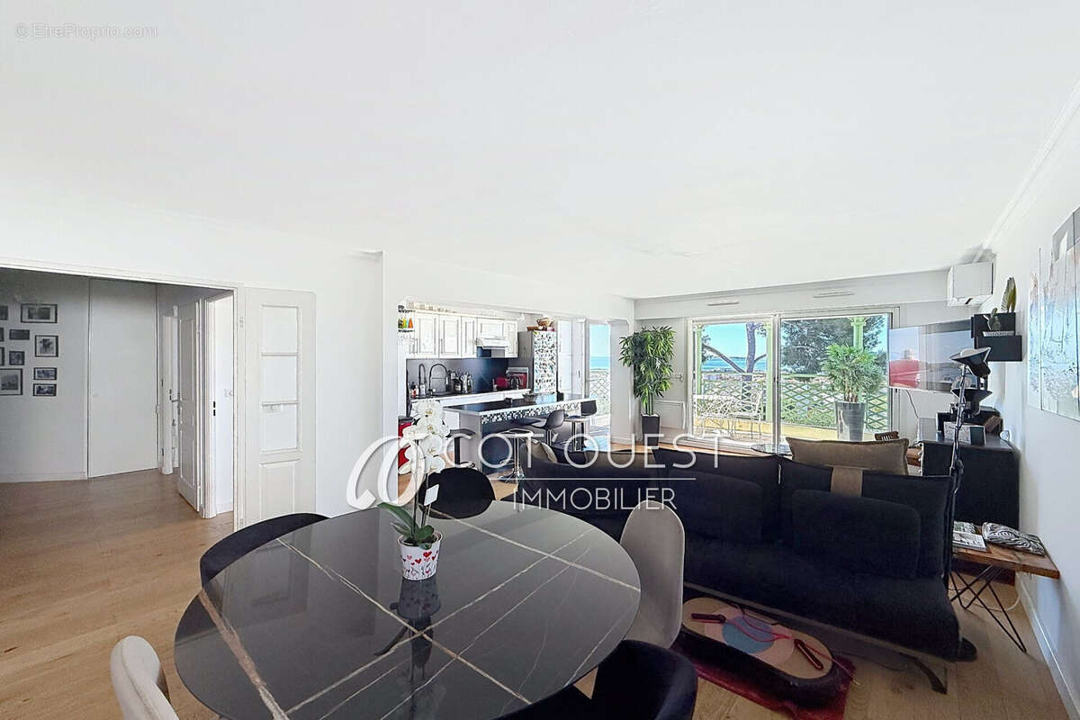 Appartement à SAINT-LAURENT-DU-VAR