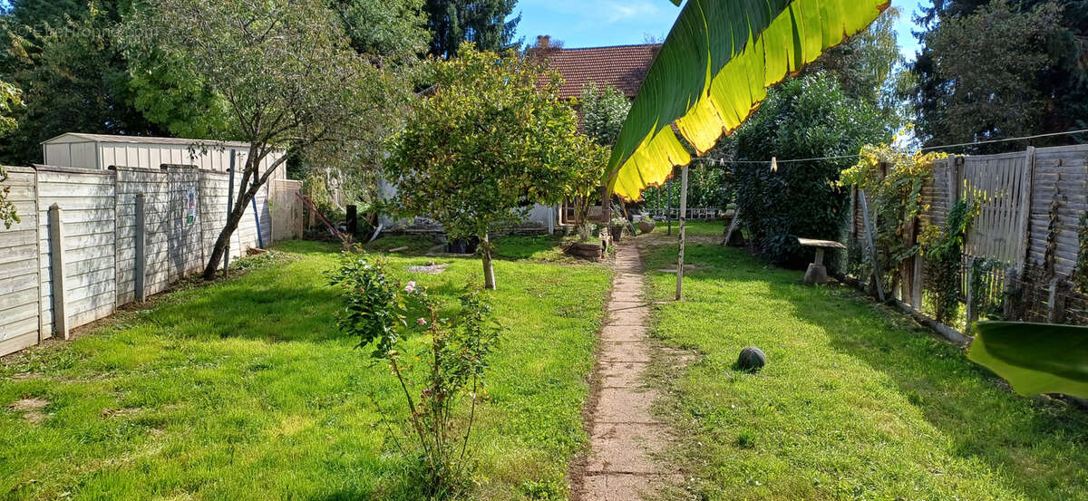 Maison à LA JONCHERE-SAINT-MAURICE