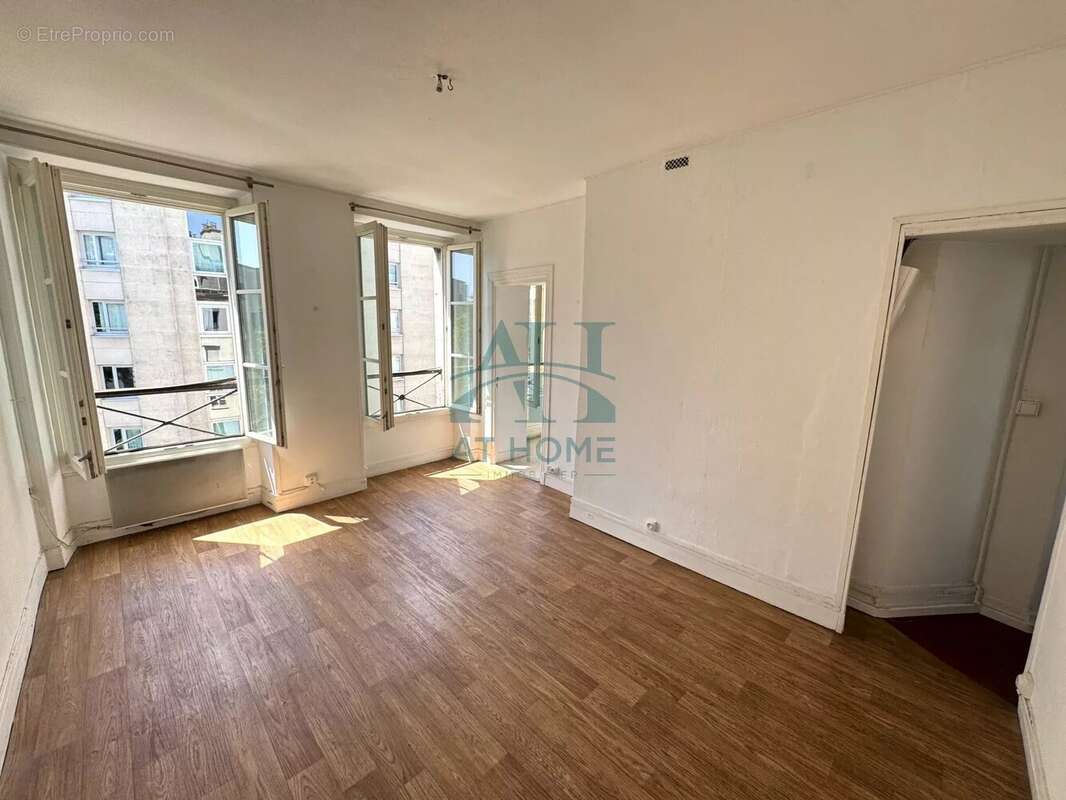 Appartement à PARIS-10E