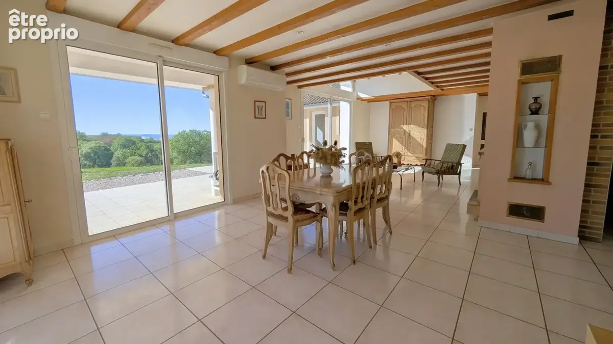 Villa de plain-pied avec vue dégagée et beaux volumes - photo 4