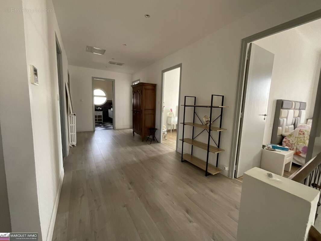 Séduisante maison de caractère T7 offrant 246 m² en 4 face sur 1 564 m² de terrain avec garage de 97 m², ascenseur, piscine - photo 23