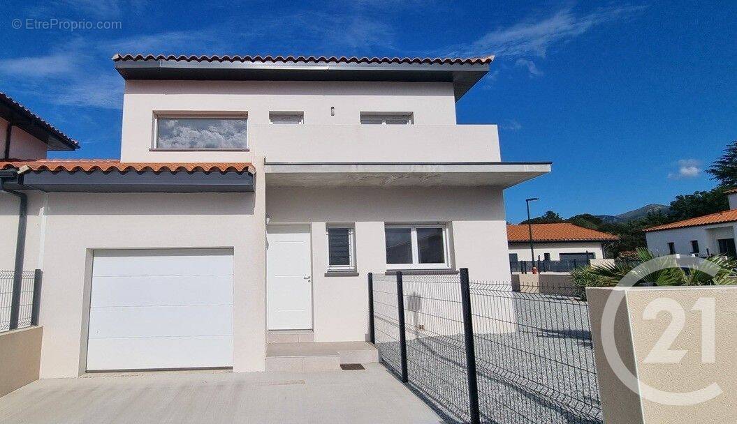 Maison à LAROQUE-DES-ALBERES