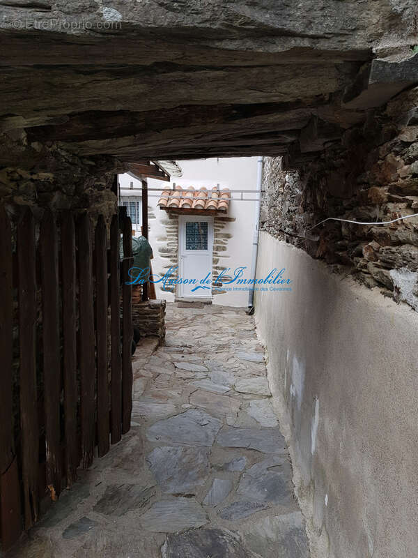 Saint André de Valborgne, maison de hameau rénovée avec terrasse - photo 8