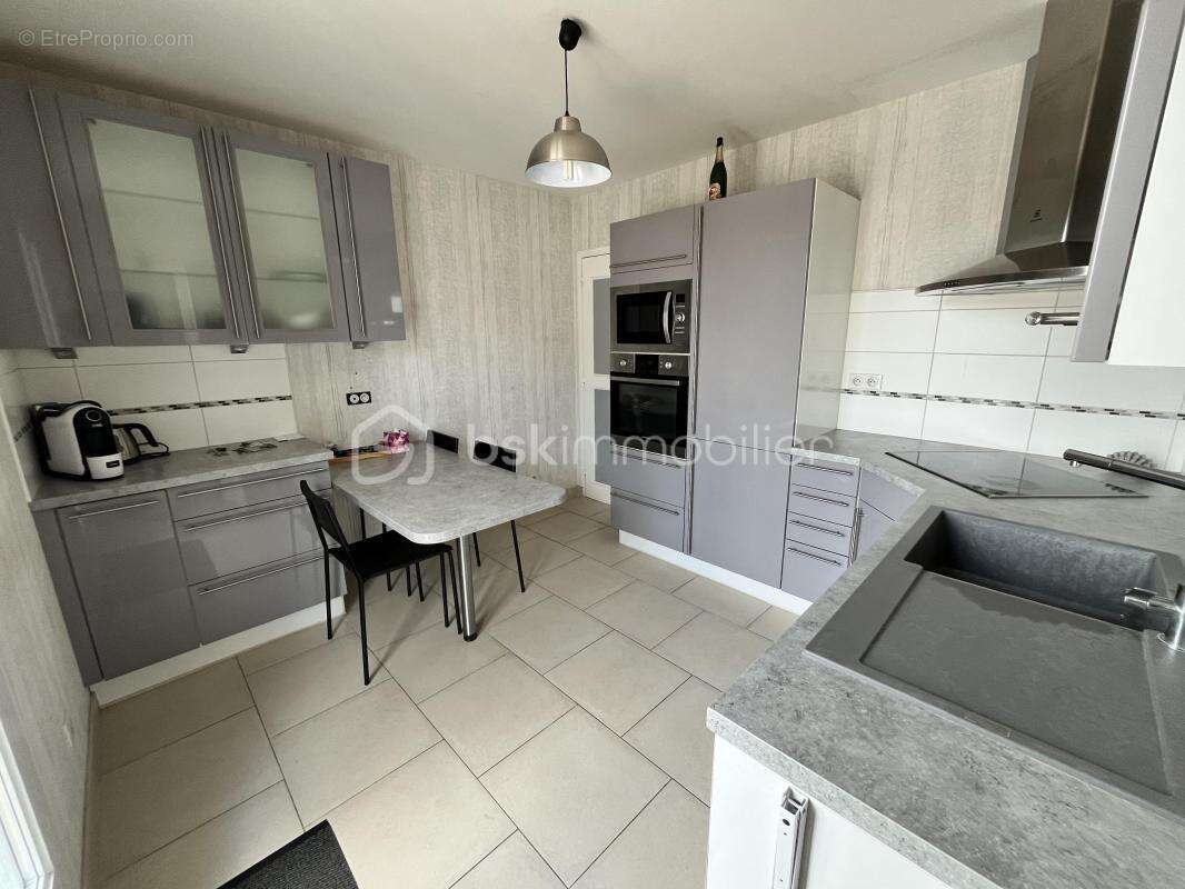 Propriété familiale de 156m² avec piscine, dépendances et vue dégagée sur la forêt des Bertranges - photo 11