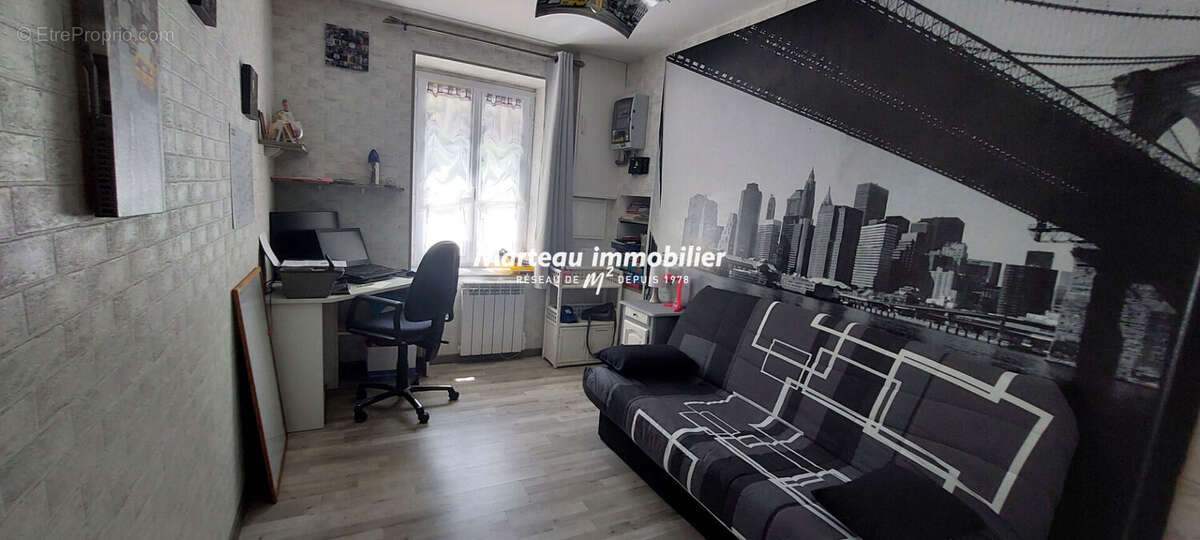 A VENDRE Longère rénovée de plain-pied avec piscine, grand terrain et beaux atoutsBrette Les Pins 5 pièce(s) 126 m2 - photo 8