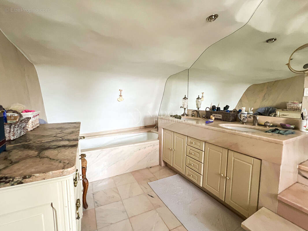 Maison troglodyte avec piscine bénéficiant d'une superbe vue  sur le Luberon - photo 15