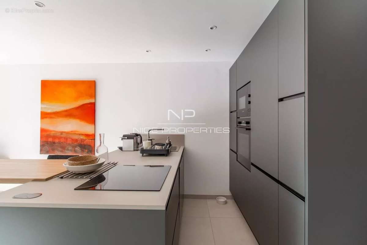 Appartement à SAINT-LAURENT-DU-VAR