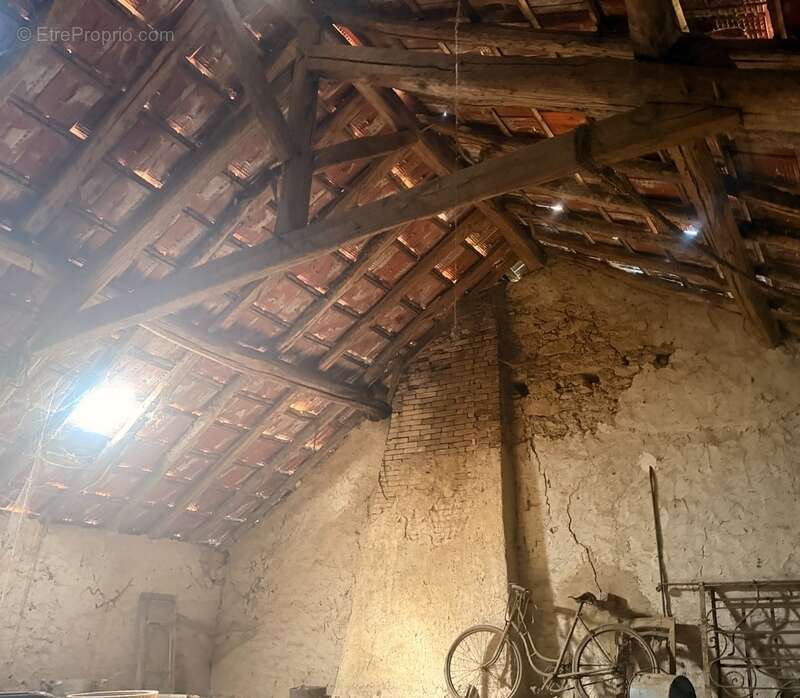 EN EXCLUSIVITE ! Charmante maison en pierre 60m² à rénover, Terrain de 900 m² 23 800 € - photo 8