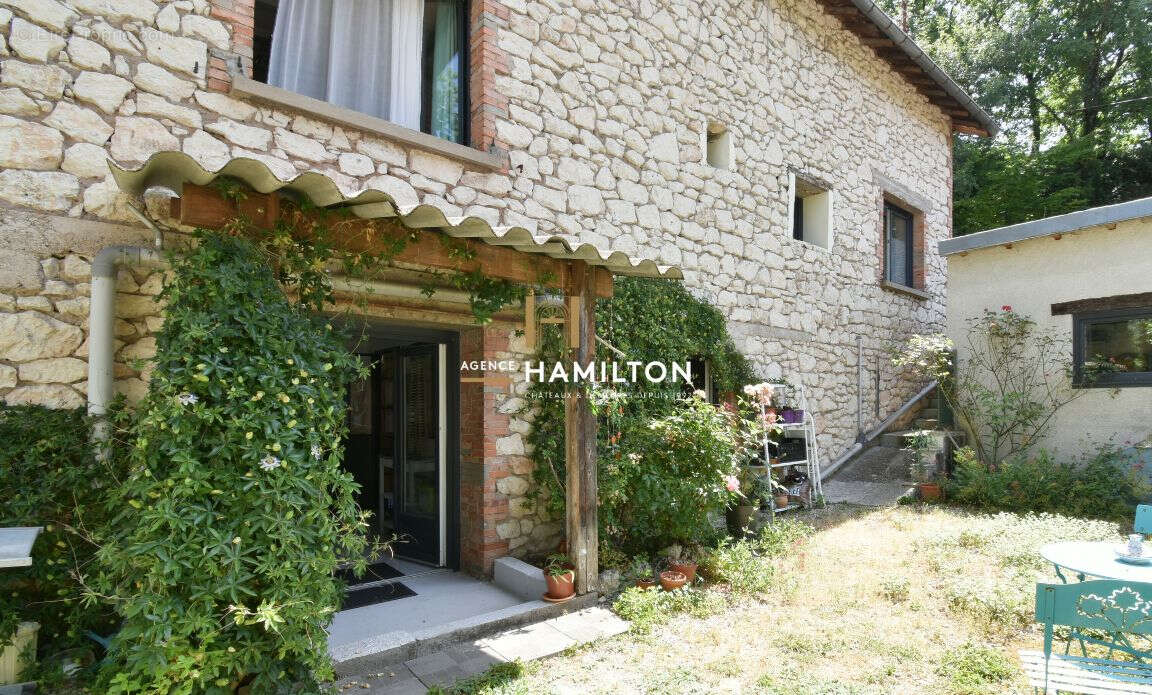 Local commercial avec logement attenant et sous-sol amenage - photo 2