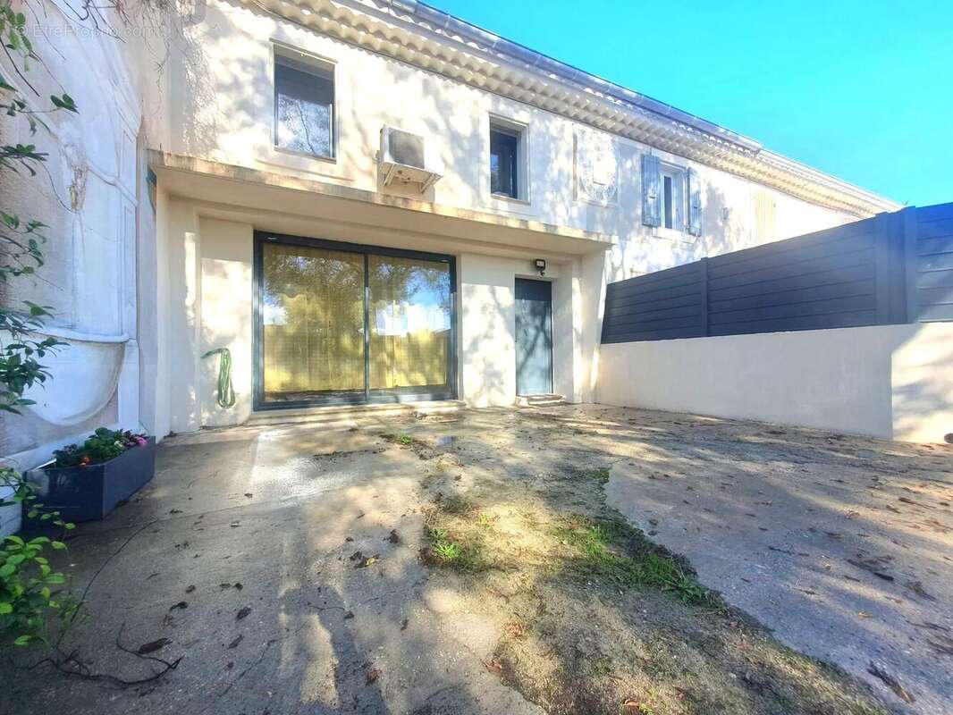 Maison à L&#039;ISLE-SUR-LA-SORGUE