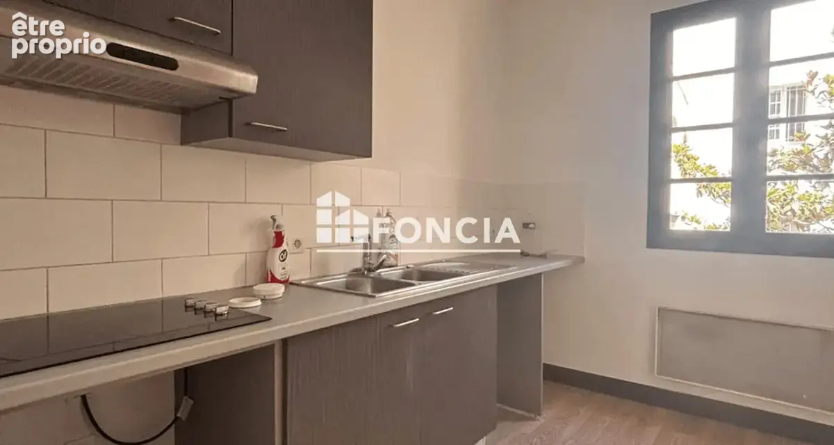 Pézenas – Appartement T3 rénové en plein centre-ville - photo 2