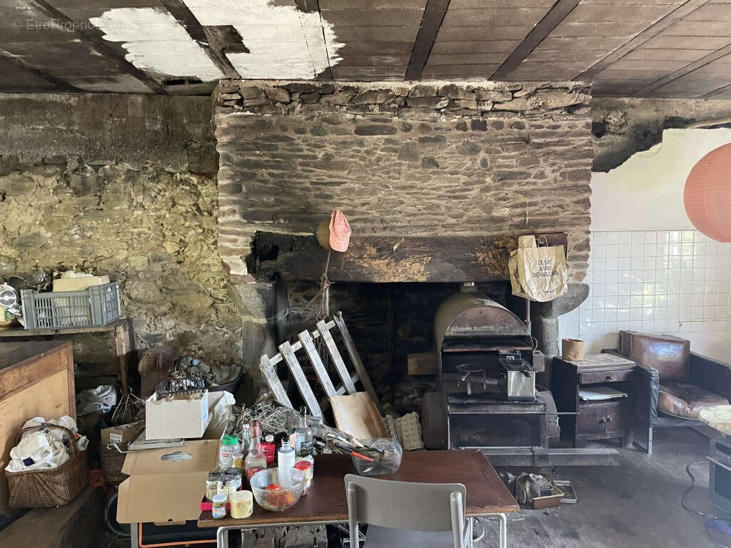 Maison à SEGUR-LE-CHATEAU