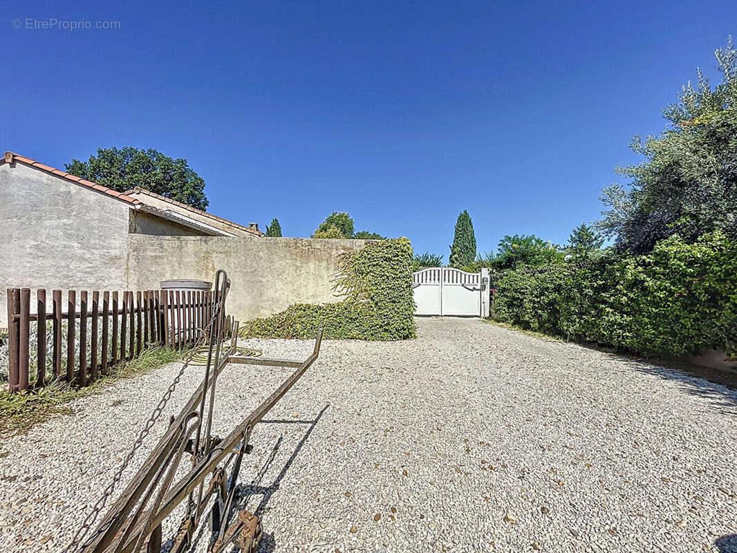 Maison à LE PUY-SAINTE-REPARADE