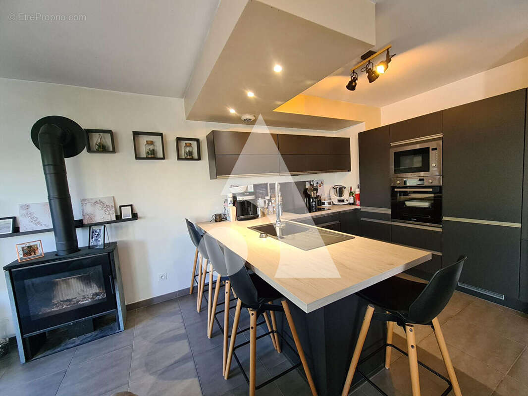 Maison à CRECY-LA-CHAPELLE