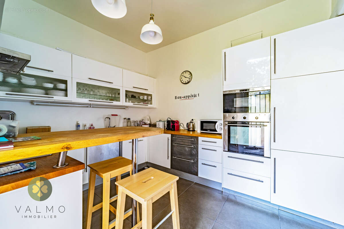 Maison à LA QUEUE-LES-YVELINES