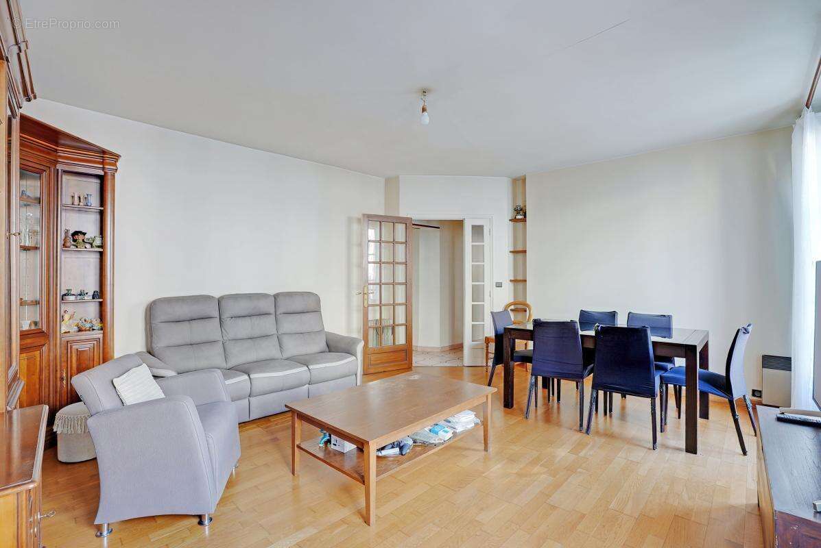 Appartement à LES LILAS