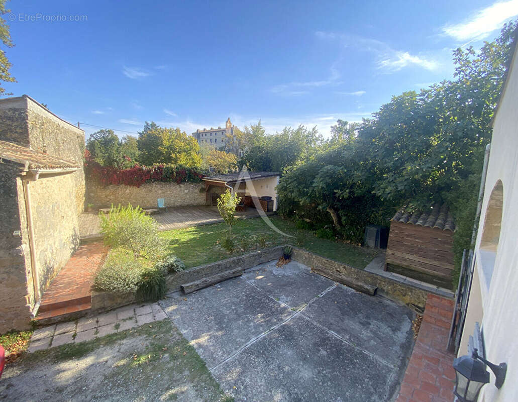 Maison à VILLENEUVE-LA-COMPTAL