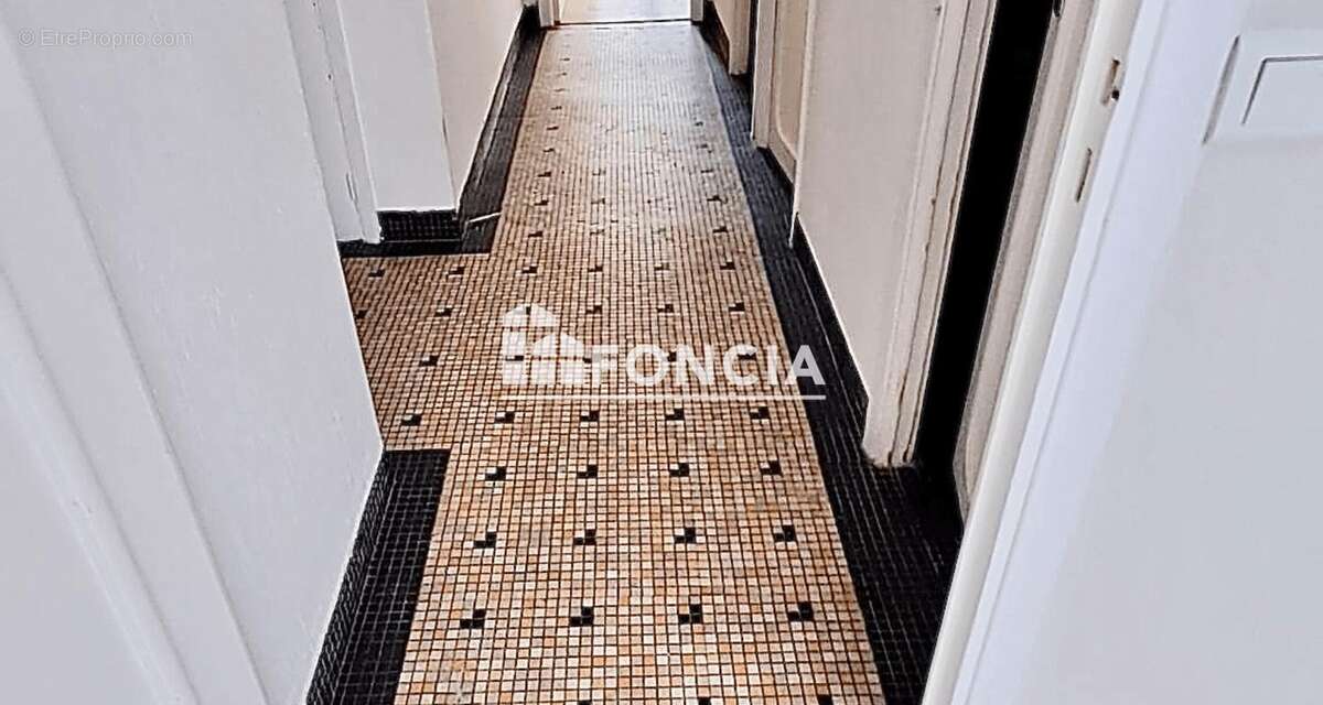Le Cannet Square Carnot - Residence bourgeoise de qualité - 4 pièces 98.21m2 - plein soleil - terrasses - cave (parking possible - photo 6