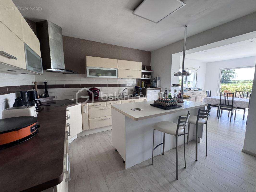 SAINT-VOUGAY – Maison familiale de 166 m² sur 4 100 m² de terrain - photo 5