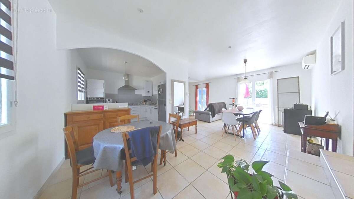 Maison à OUVEILLAN