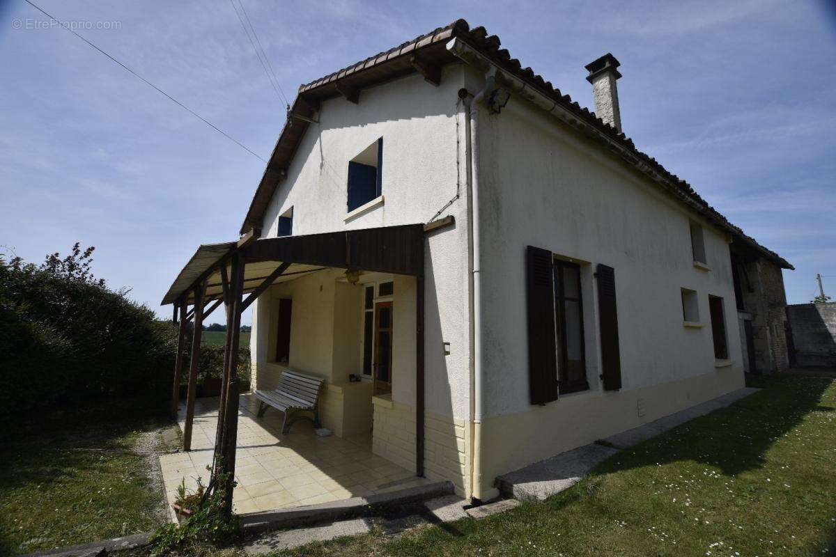 Maison à PIOUSSAY