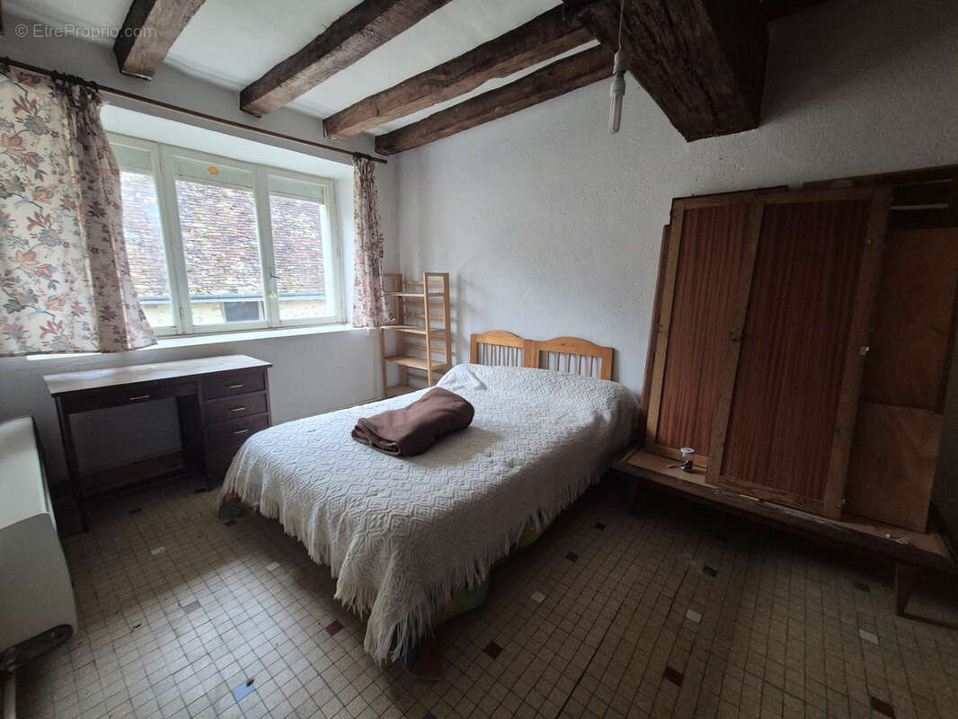 Maison à POILLE-SUR-VEGRE