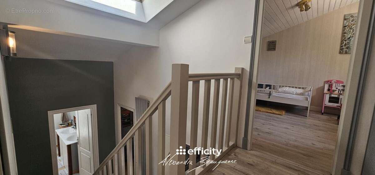 Maison 94 m² à Vouille  - photo 12