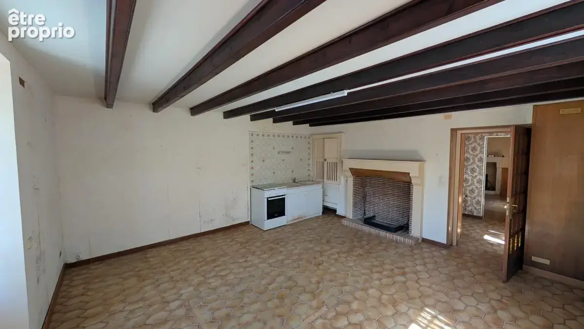 Maison en pierre à rénover à Saint-Gelais  97 m²  2 chambres - photo 8