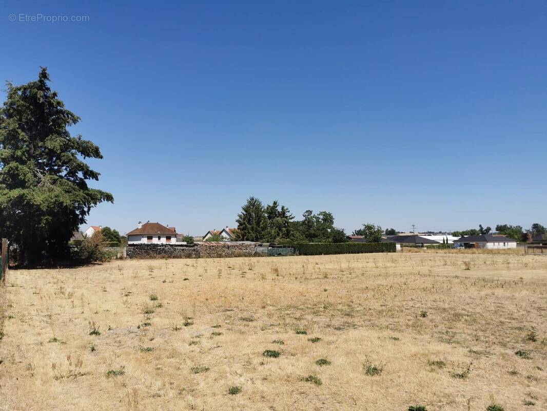 Terrain à SAINT-POURCAIN-SUR-SIOULE