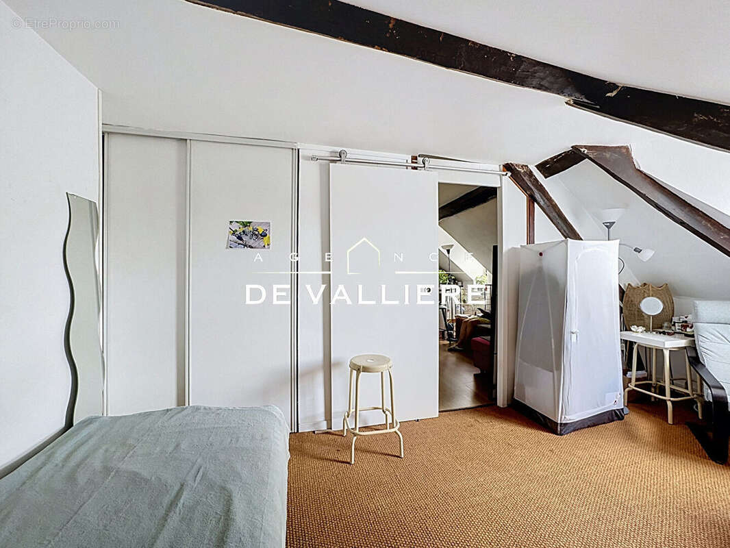 Rueil Malmaison - Centre - Coeur de ville -  2 pièces 34.2 m2 carrez 55.6 m2 au sol - photo 5