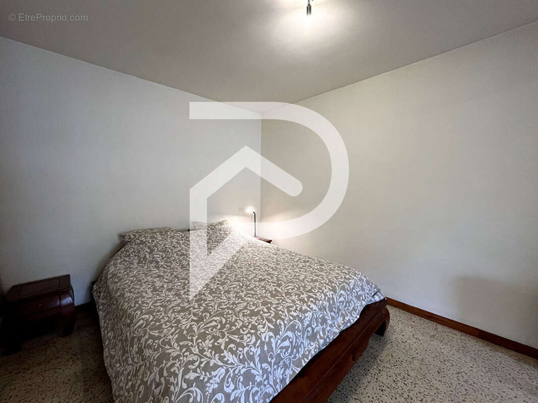 Commerce à VINON-SUR-VERDON