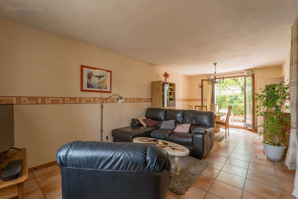 Maison mitoyenne T5 avec jardin - photo 6