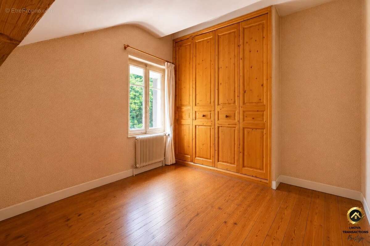 Maison 6 pièces de 150 m² en bord de Saône avec dépendance - photo 11