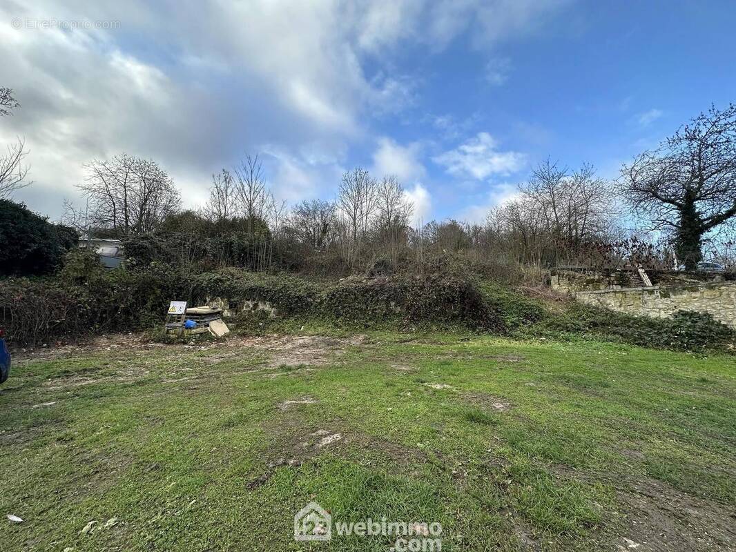 Terrain à bâtir d'une superficie de 700 m² - Terrain à CHEVREGNY