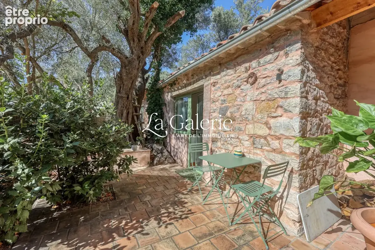 Maison 7 pièces 226 m² à vendre à Hyeres (83400) - photo 2