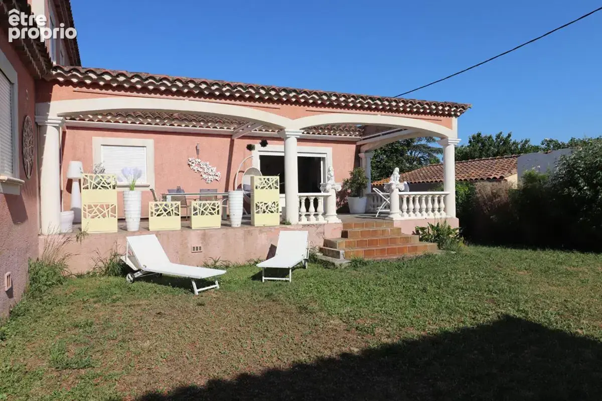 Villa Arles T 5/6  de 165 m²  avec Jardin - photo 8